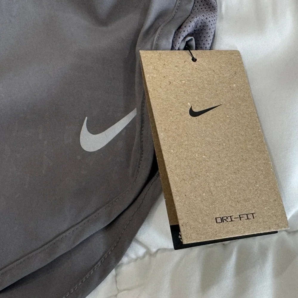 Nike Womens XL Dri-FIT Running Shorts Gray Athletic Gym‎ Zipper Pocket